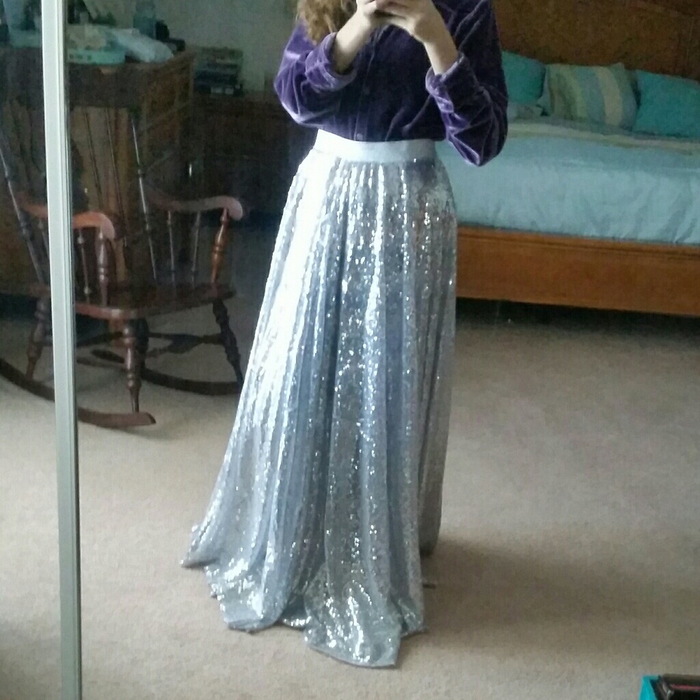 Ladies Silver Sequin Ball Gown Skirt - Picture 5 of 11